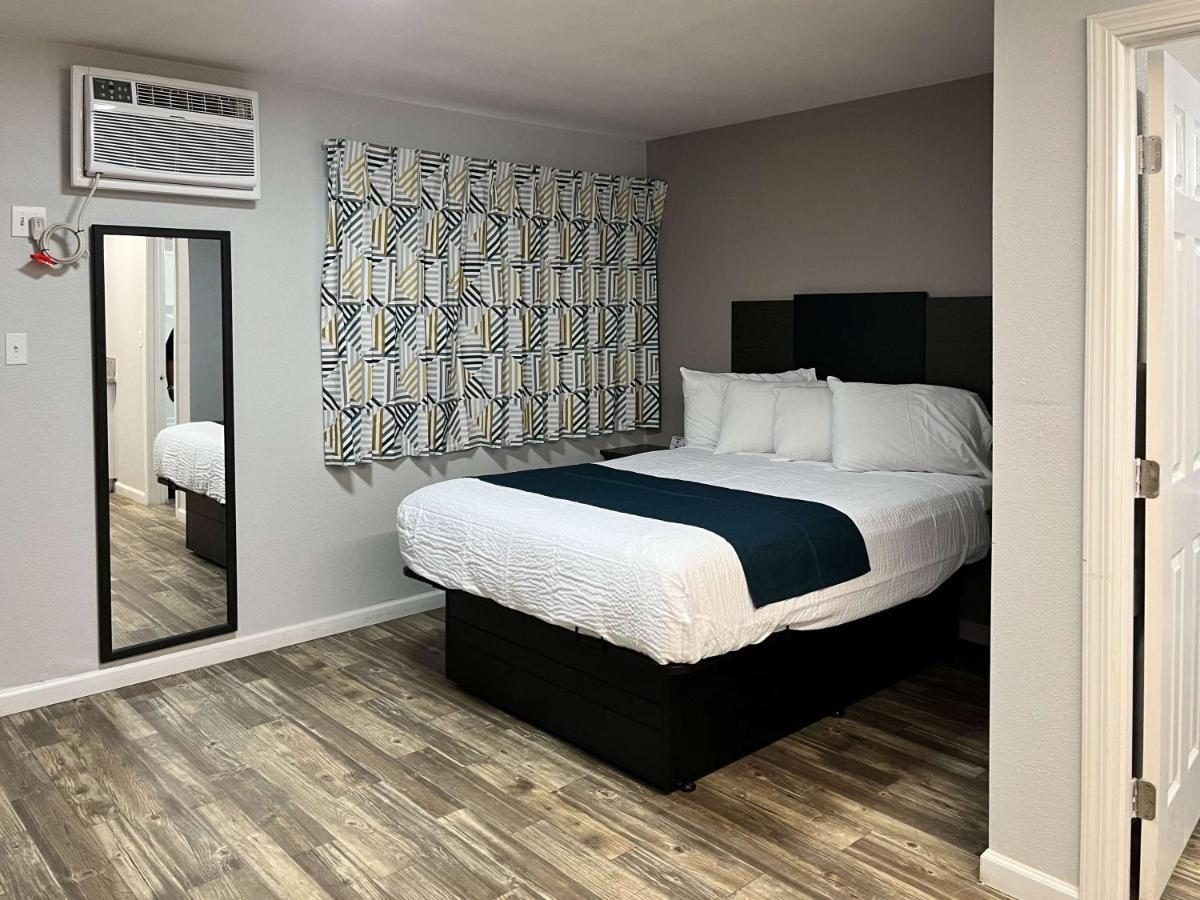Motel 6 Las Vegas Nv Downtown Fremont St מראה חיצוני תמונה