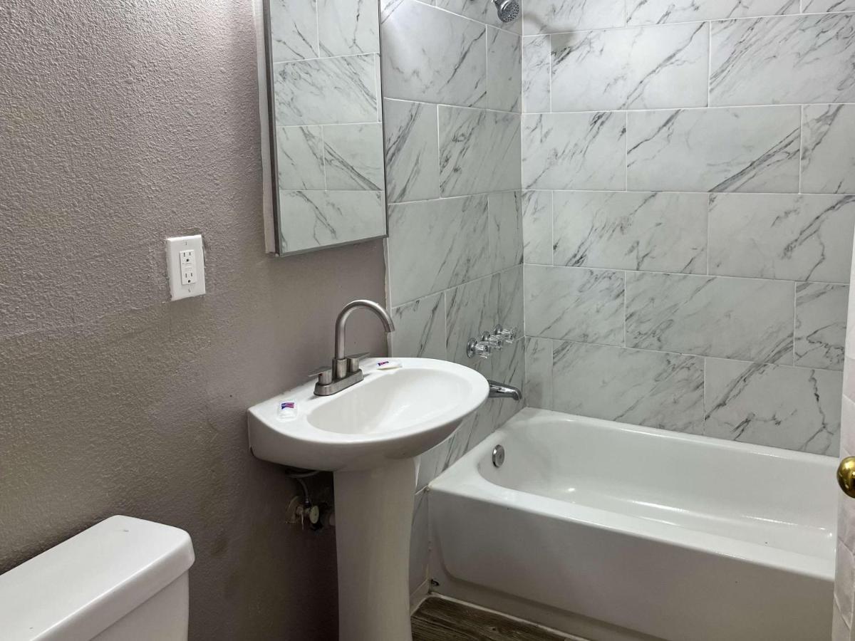 Motel 6 Las Vegas Nv Downtown Fremont St מראה חיצוני תמונה